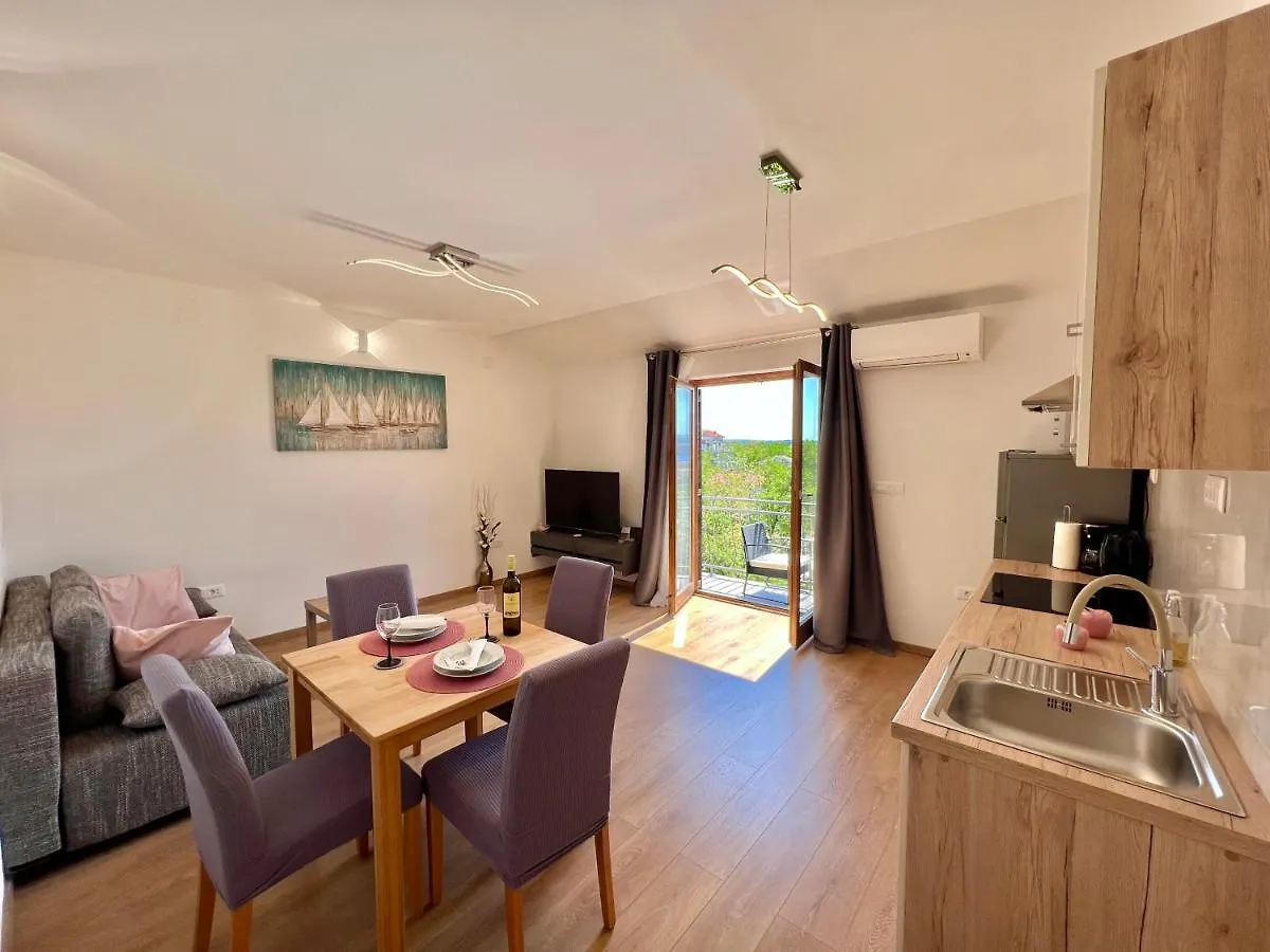 Apartmani Marijana & Iva Jadranovo 0*,
